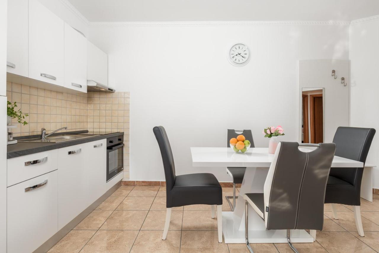 Summer Breeze Apartment With A Pool Опатія Екстер'єр фото